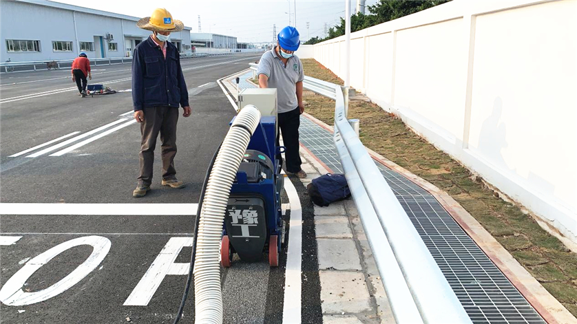 路面拋丸機清理路面標線.jpg